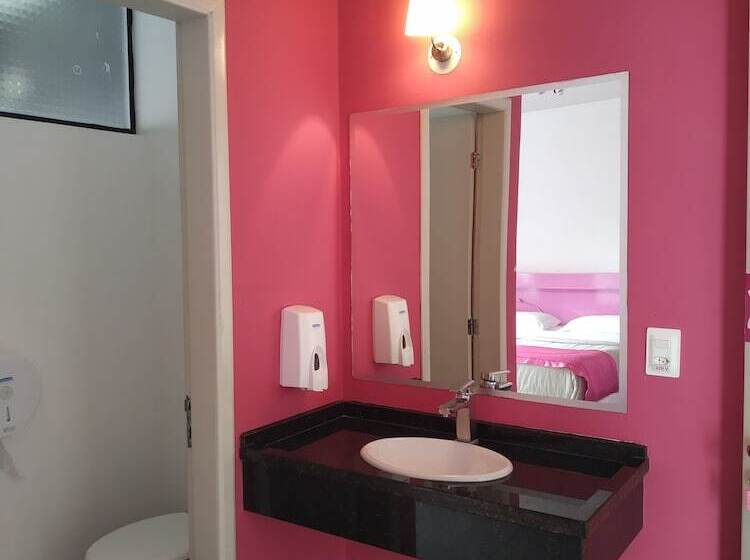 غرفة قياسية ثلاثية, Concept Design Hostel & Suites