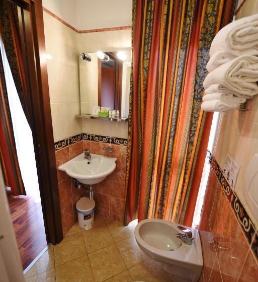 חדר סטנדרט לשלושה, Al Castello