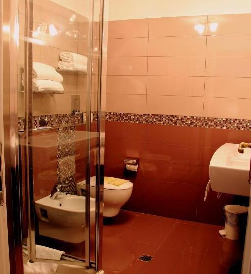 חדר סטנדרט לשלושה, Al Castello