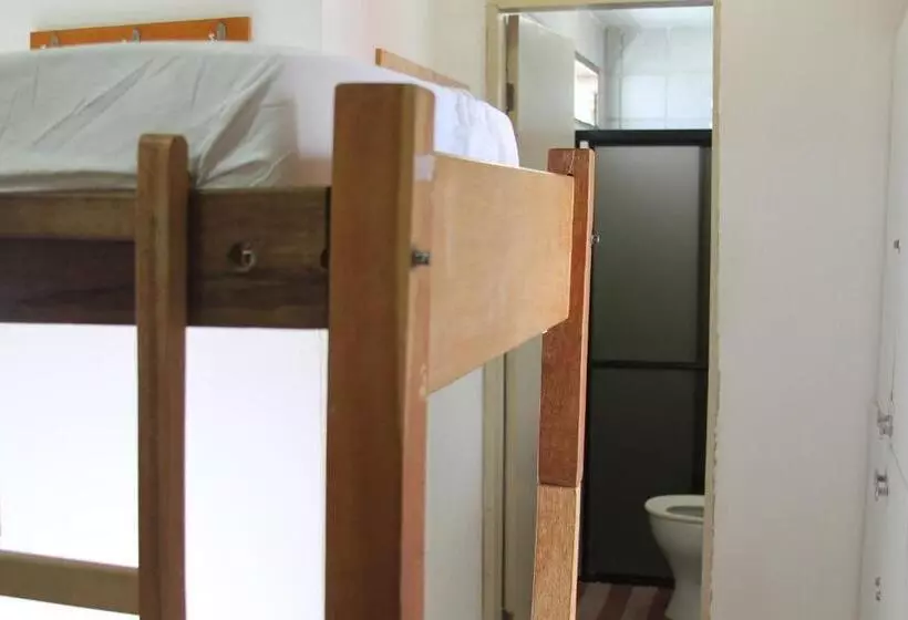 ルームシェアのワンベッド, Manaira Hostel
