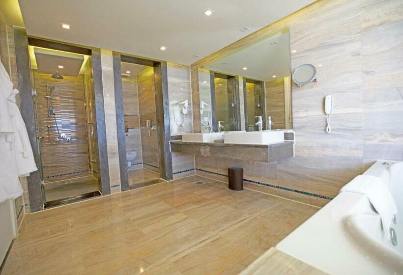 سوییت اجرایی, Sunrise Montemare Resort Grand Select