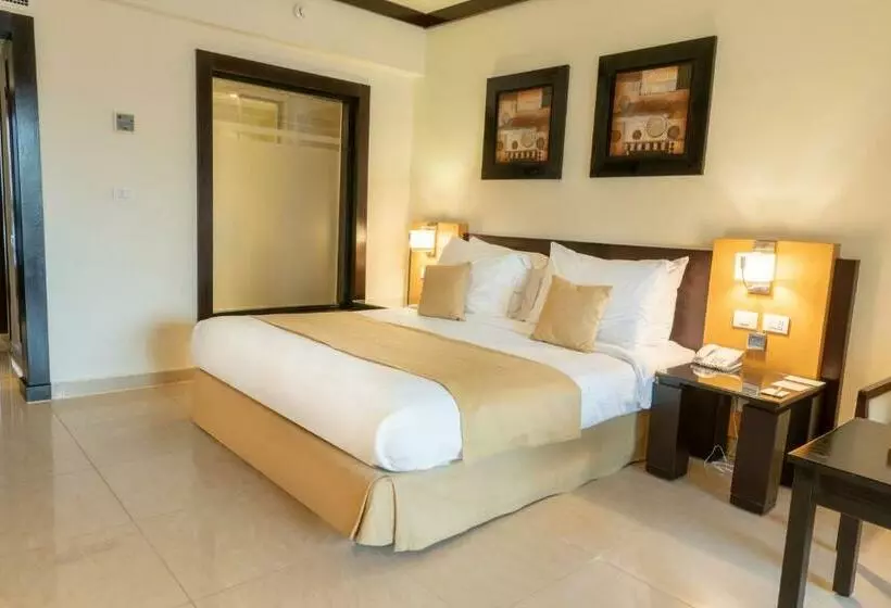 Deluxe Room with Hot Tub