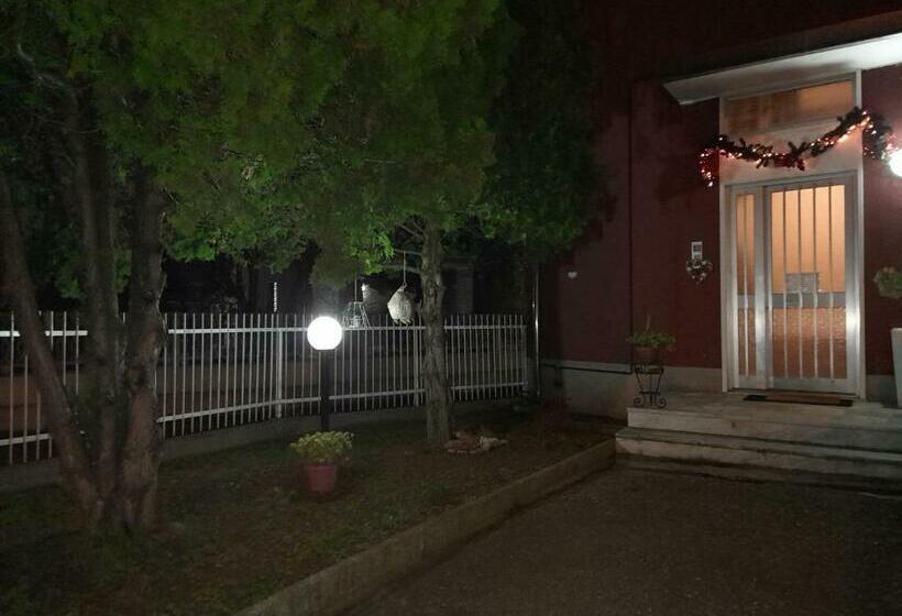 חדר סטנדרט לשלושה עם מרפסת, Cristel Malpensa Room