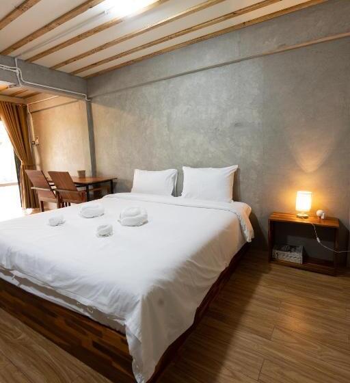 غرفة قياسية سرير كينج, Banmai87 Guest House บ้านไม้87 เกสต์เฮ้าส์