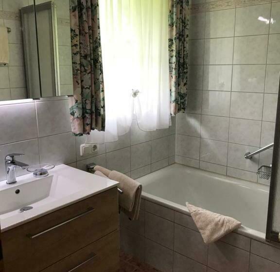 バルコニー付きスタンダードルーム, Landhaus Montana