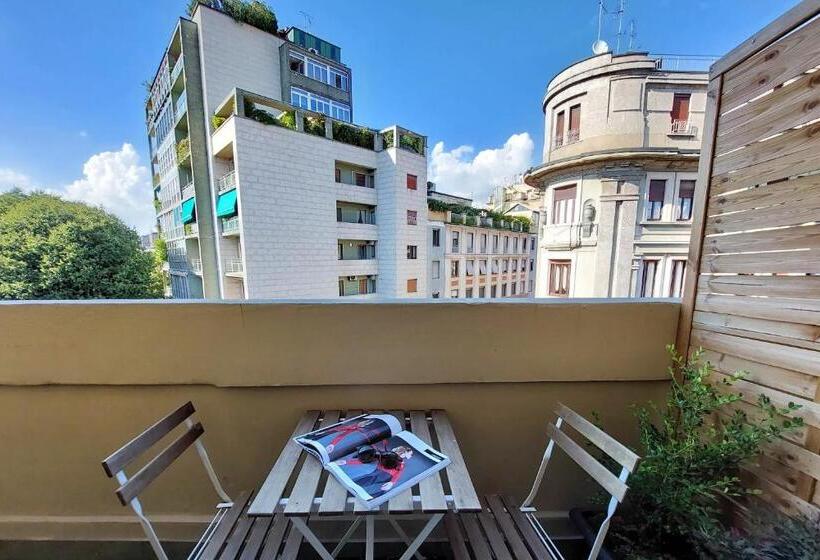 Comfort room with balcony, Vico Fashion District