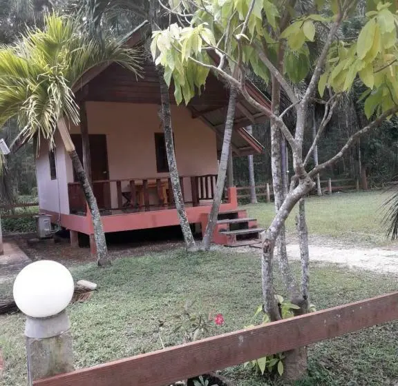 スタンダードバンガロー, Lung Pod 9 Resort