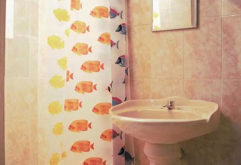 ルームシェアのワンベッド, Casa Santaella