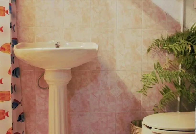 ルームシェアのワンベッド, Casa Santaella
