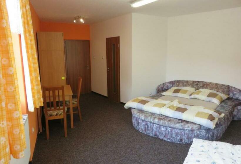 스탠다드 트리플 룸, Penzion A Restaurace U Pošů