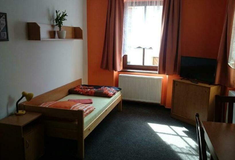 带共用浴室的标准房间, Penzion A Restaurace U Pošů