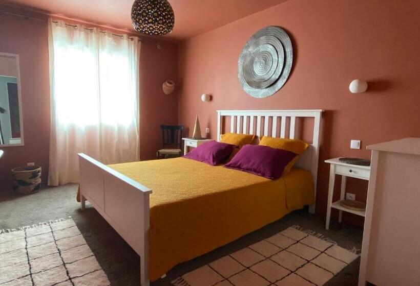 Номер Стандарт Вид на Сад, La Perle Rouge A Panazol