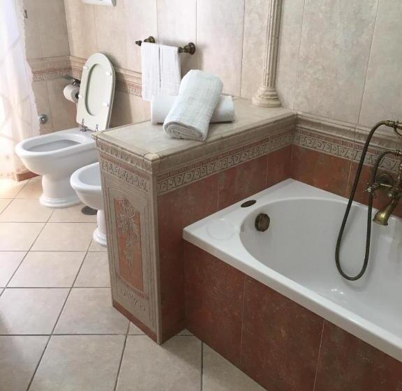 スタンダードトリプルルーム, B&b La Pietra