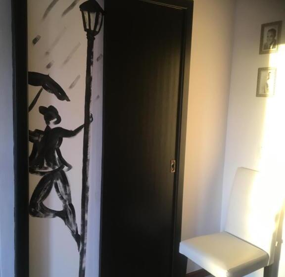 سوییت با چشمانداز دریا, Chez Monsieur