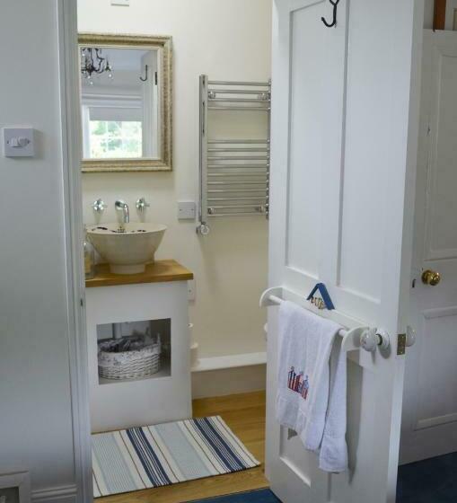 חדר סטנדרט, Stroud House