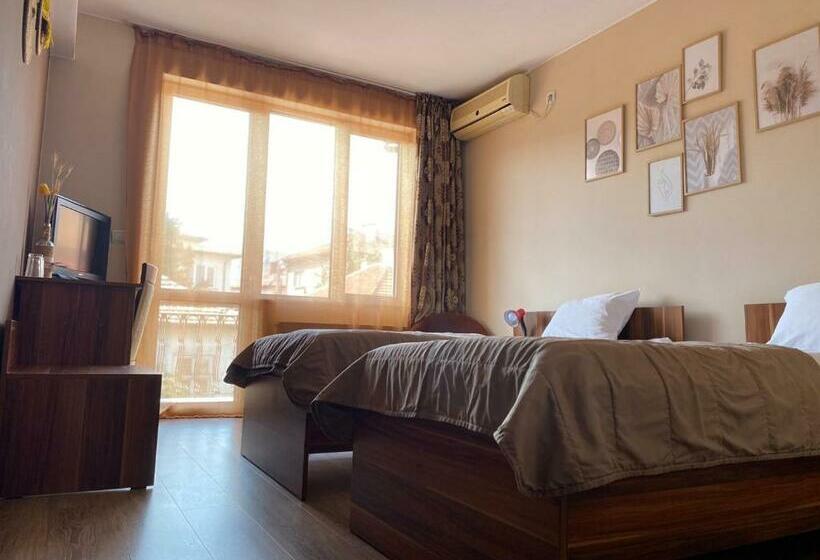 اتاق استاندارد با چشم‌انداز باغ, ахат  къща за гости