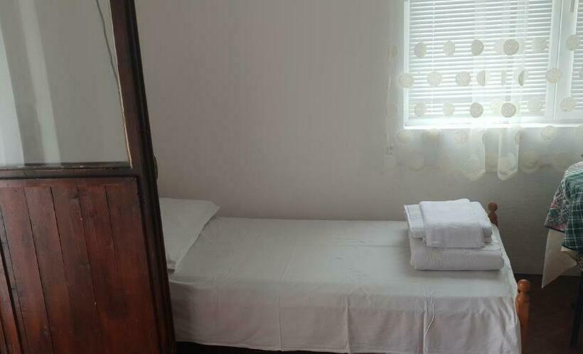 חדר סטנדרט לשלושה, свети никола