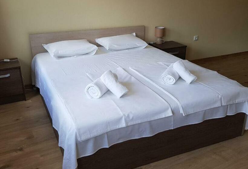 شقة غرفتين, часовника