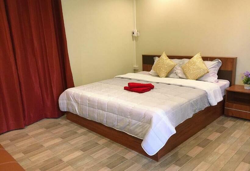 غرفة قياسية مطلة على الجبل, นพรัตน์การ์เด้นฮิลล์