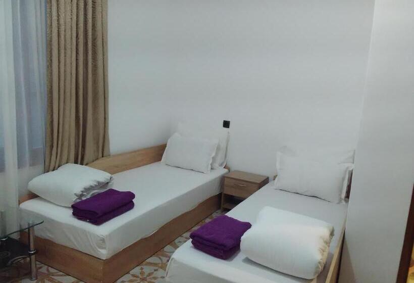 חדר אקונומי לשלושה, стаи за гости калина и милан