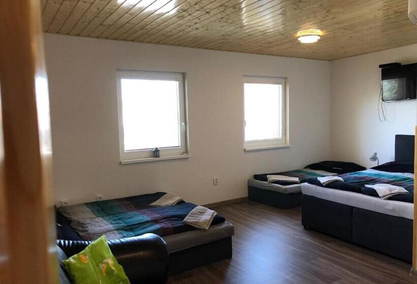 غرفة عائلية, Penzion Zaječský šenk