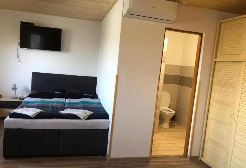 Perhehuone, Penzion Zaječský šenk