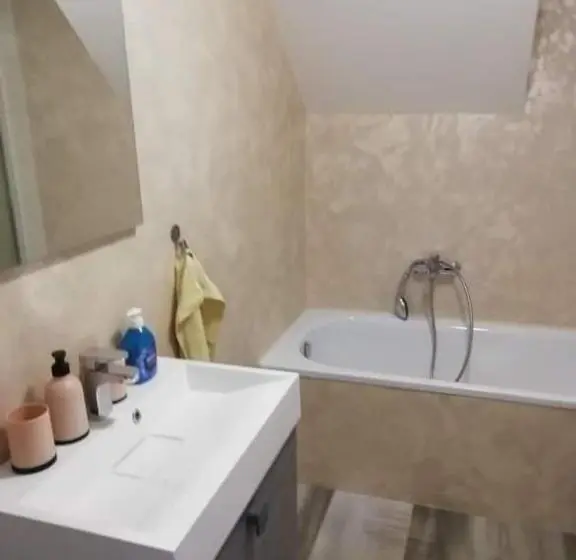 Huoneisto 3 Makuuhuonetta, Penzion Zaječský šenk