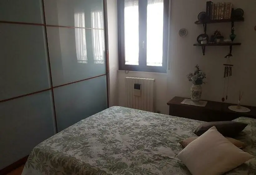 اتاق لوکس, La Casa Blanca
