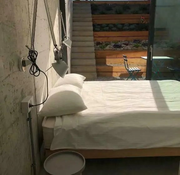 اتاق لوکس با چشم‌انداز باغ, Da La Babi B&b