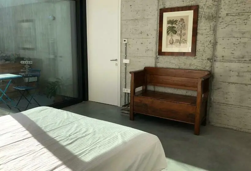 اتاق لوکس با چشم‌انداز باغ, Da La Babi B&b