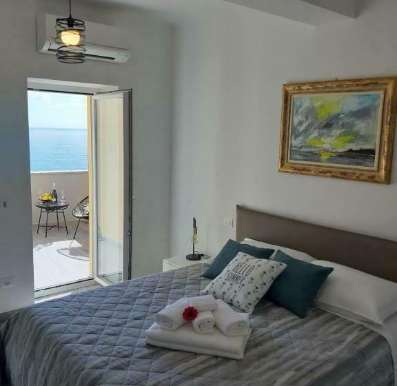 اتاق لوکس با بالکن, Alex Room