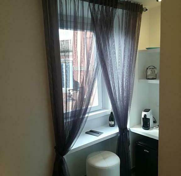 اتاق لوکس با بالکن, Alex Room