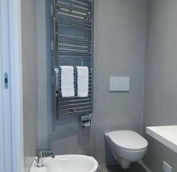 اتاق لوکس با بالکن, Alex Room