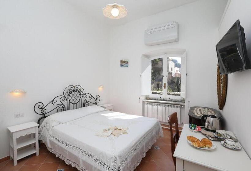 غرفة قياسية, La Cascata