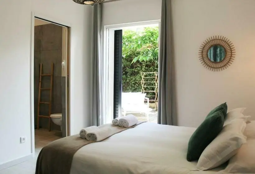 デラックスルーム, Les Suites D Agosta