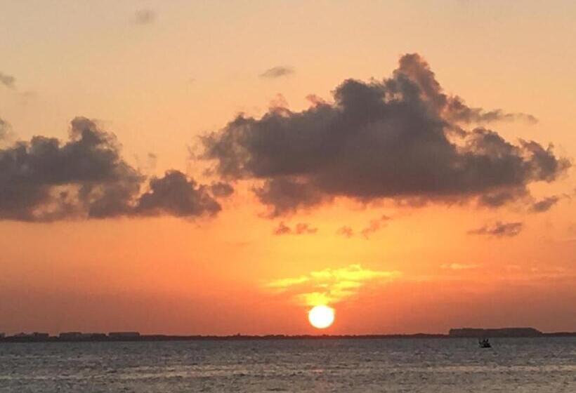 スタンダードスタジオ, Villas Chukum