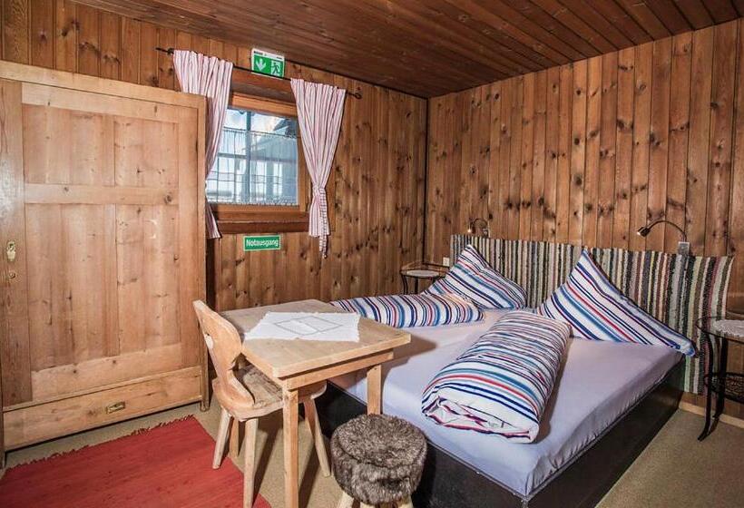 اتاق استاندارد چهارنفره با سرویس بهداشتی مشترک, Hocheckhuette On Top Of The Kitzbuehel Hahnenkamm Mountain