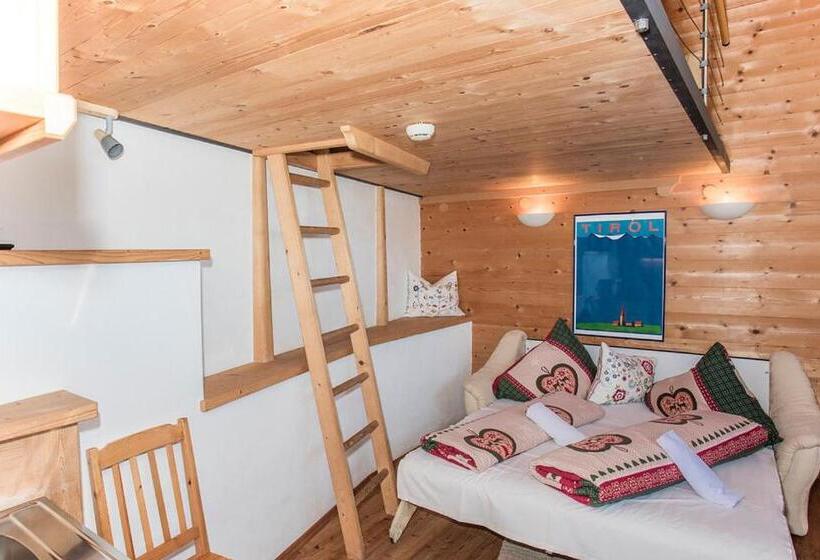 استودیوی استاندارد, Hocheckhuette On Top Of The Kitzbuehel Hahnenkamm Mountain