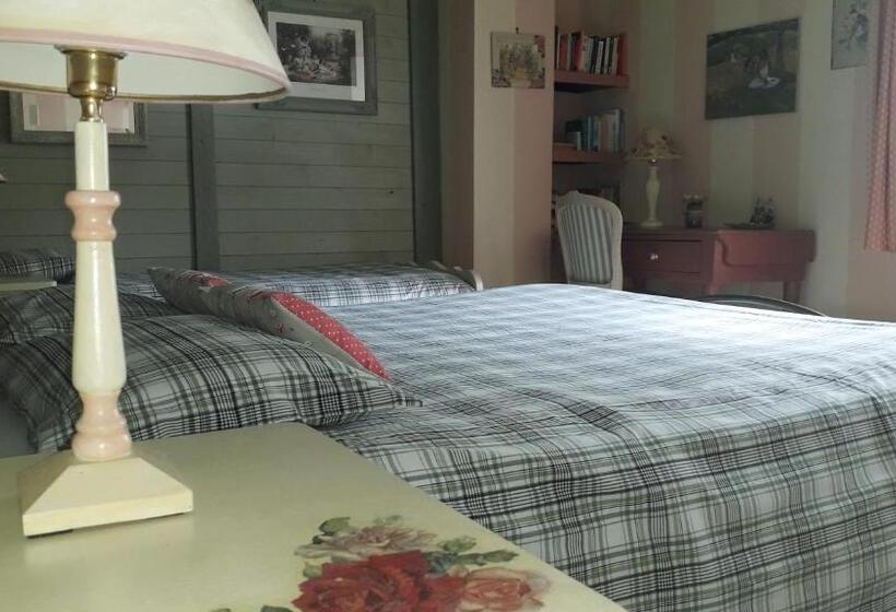 غرفة قياسية ثلاثية, B&b Rossociliegia