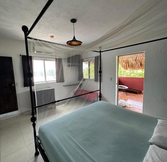 اتاق استاندارد با تراس, Black Jaguar Hostel