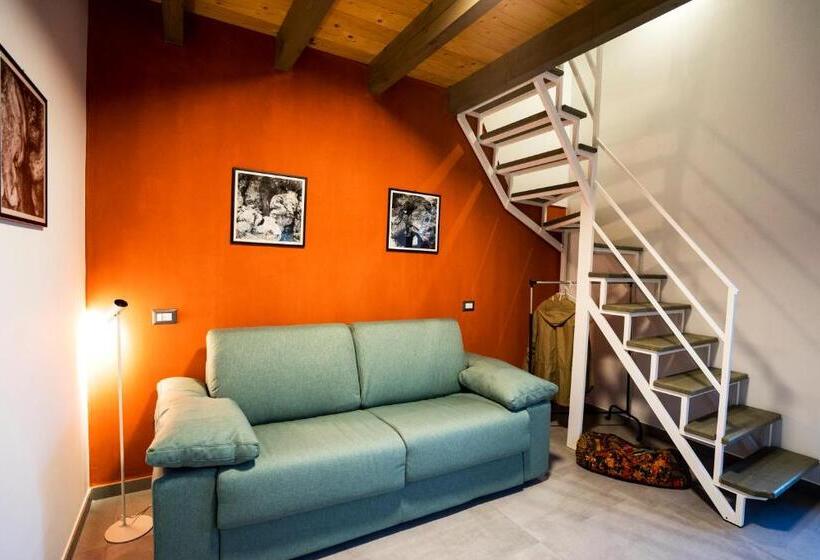 سوییت, La Casa Di Raffaele
