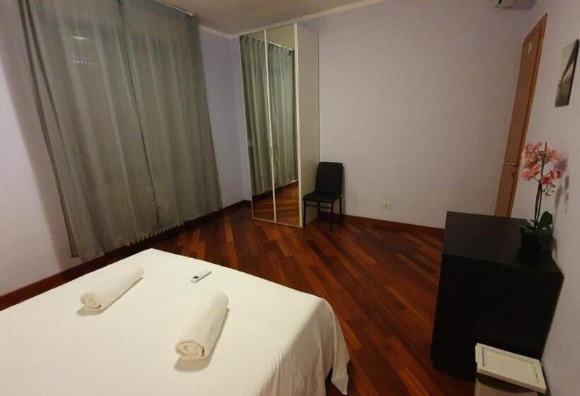 اتاق استاندارد با سرویس بهداشتی مشترک, Nirvana House Pisa