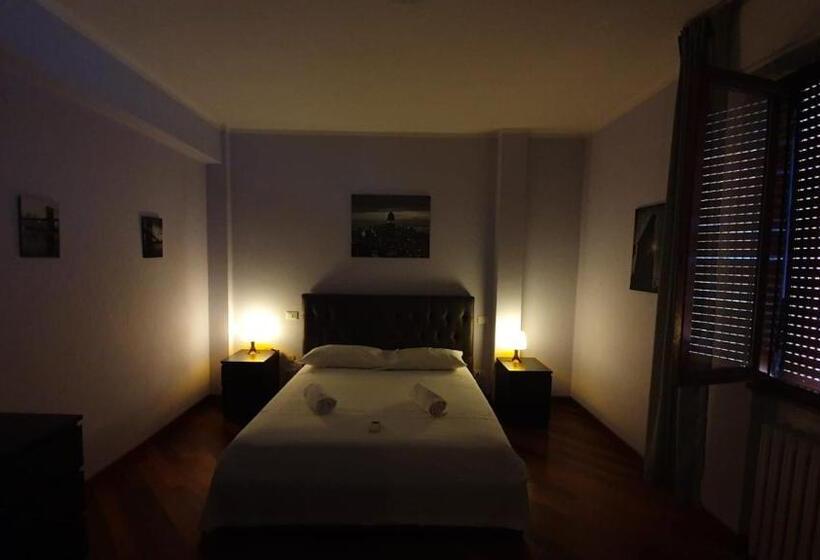 اتاق استاندارد با سرویس بهداشتی مشترک, Nirvana House Pisa