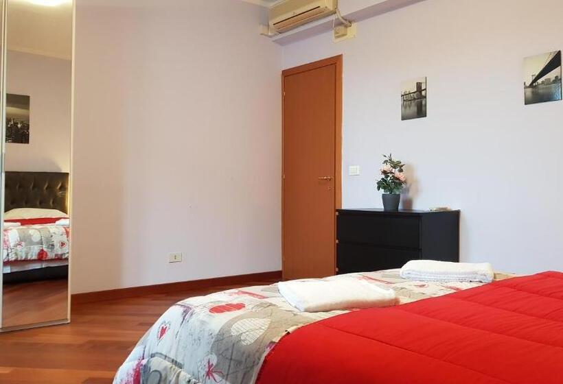 اتاق استاندارد با سرویس بهداشتی مشترک, Nirvana House Pisa