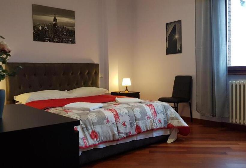 اتاق استاندارد با سرویس بهداشتی مشترک, Nirvana House Pisa