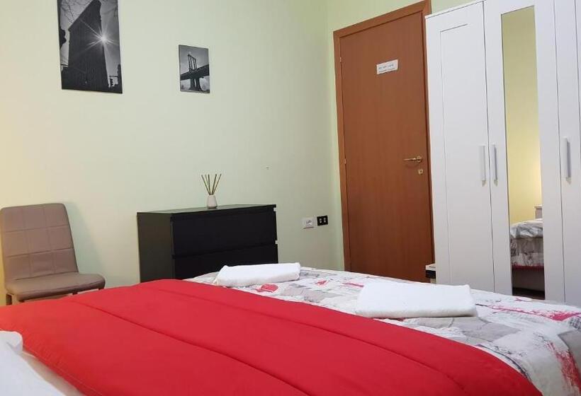 اتاق استاندارد با سرویس بهداشتی مشترک, Nirvana House Pisa