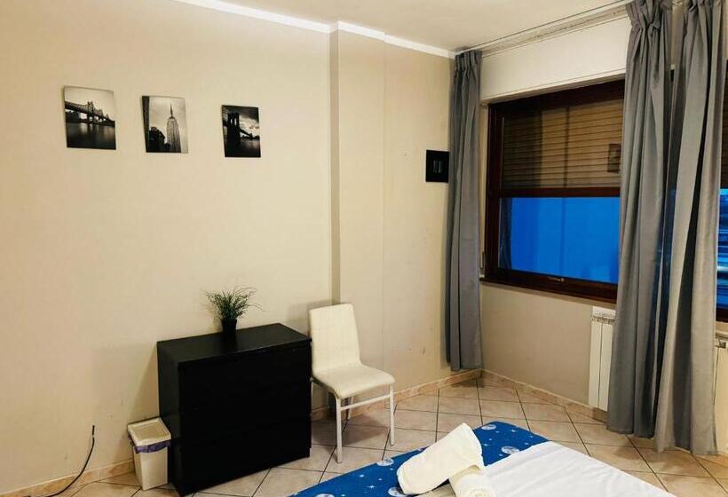 اتاق استاندارد با تخت بزرگ, Nirvana House Pisa