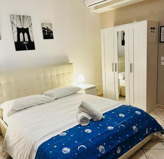 اتاق استاندارد با تخت بزرگ, Nirvana House Pisa