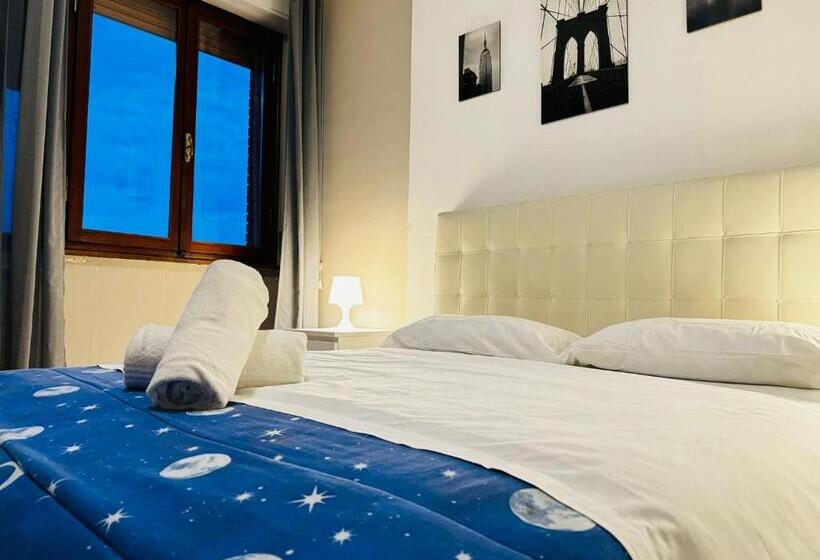 اتاق استاندارد با تخت بزرگ, Nirvana House Pisa