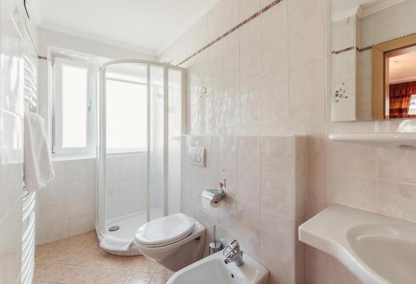 غرفة عائلية, Pension Wiesenrain